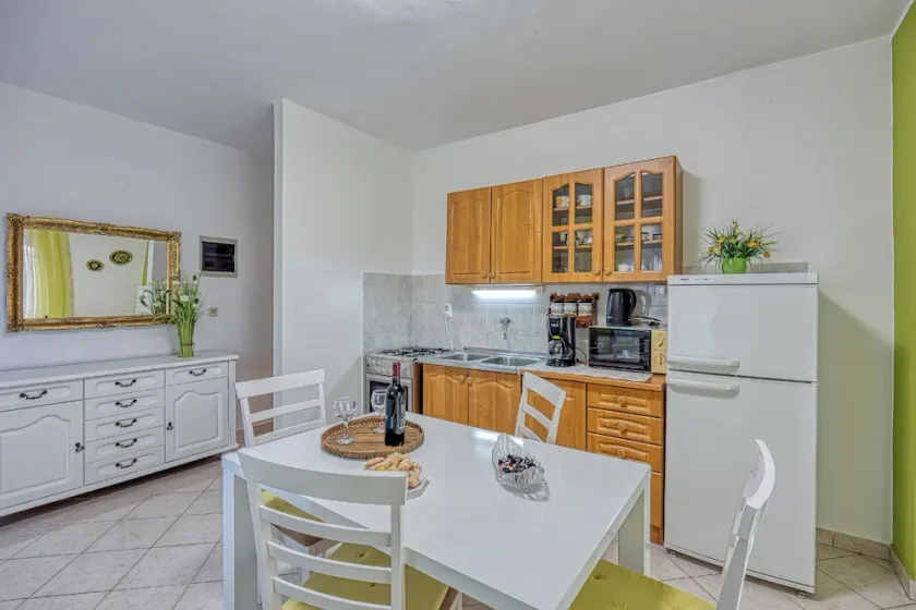 Apartment Mirjana for two people, quiet location, barbecue, pets welcome - Image 1