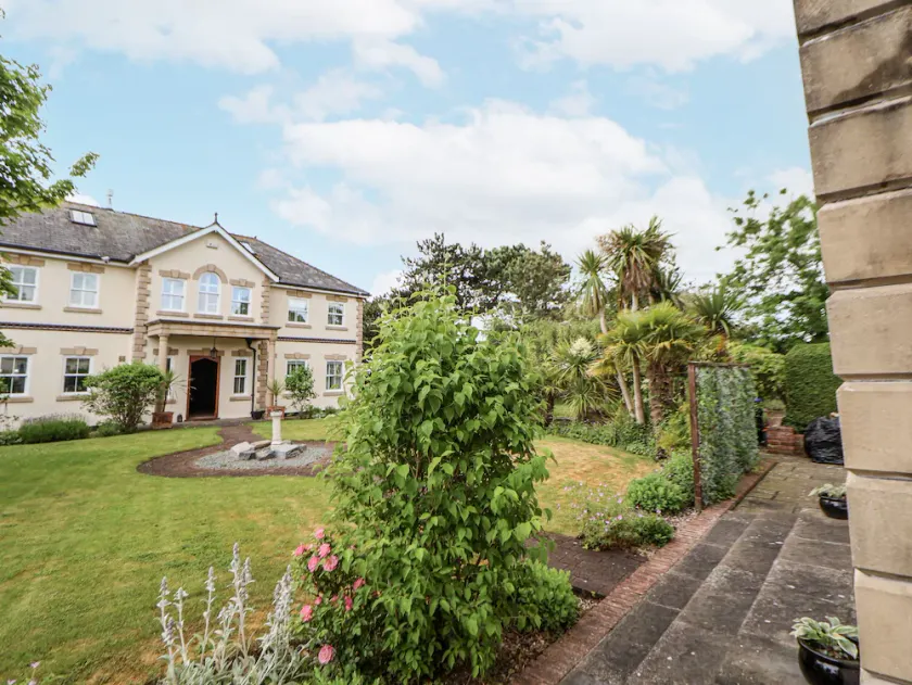 Mount House - Image 1
