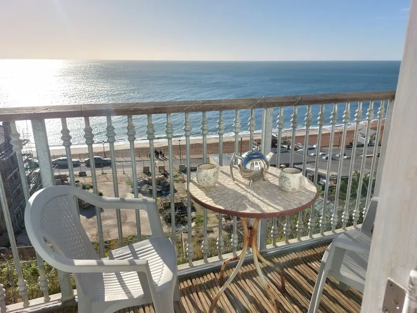 Magnifique penthouse moderne de 3 chambres à coucher, à deux pas de la plage. - Image 1