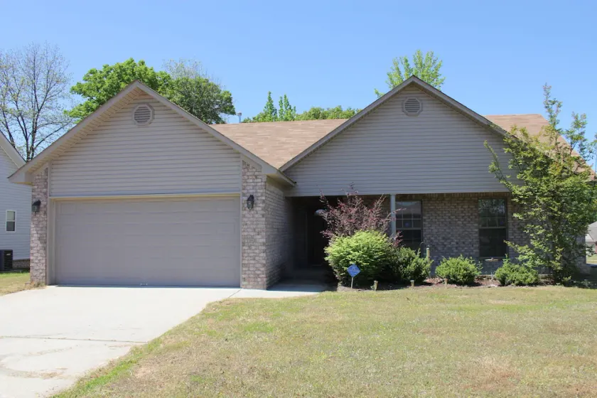 Relax in a 3 bedroom 2 bath comfortable house - Image 1