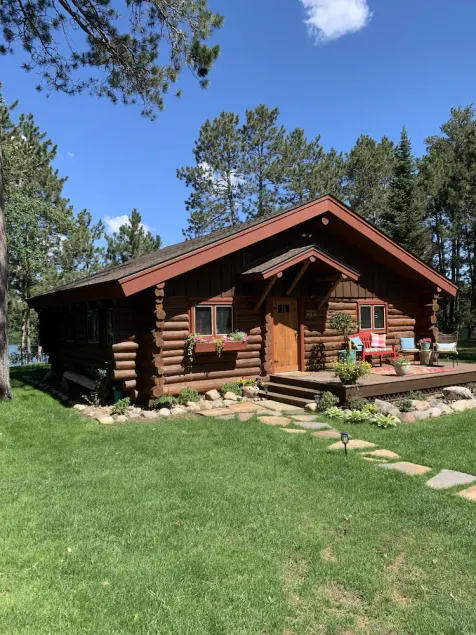 Charming Log Cabin on beautiful environmental lake - Image 1