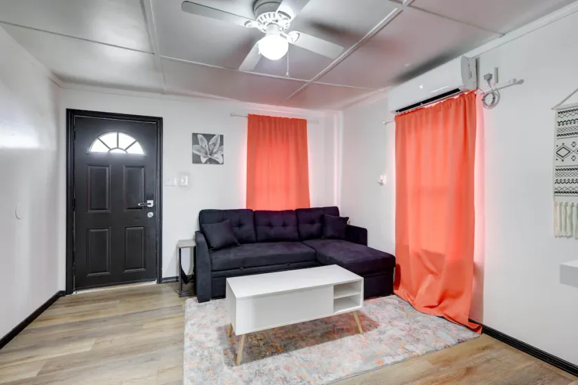 The Bluebird: Modern 1 Bed, Large Peaceful Yard - Image 1