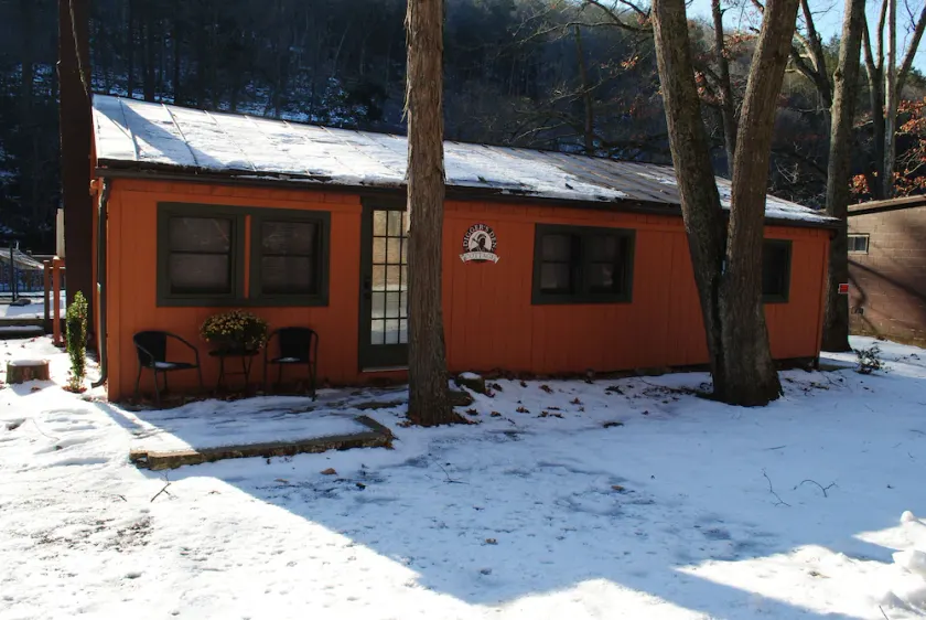 Digger's Den fishing cottage - Image 1