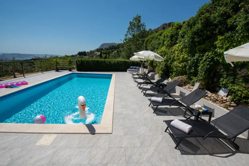 Casa de férias App Grace com piscina e vista em Klis - Image 1