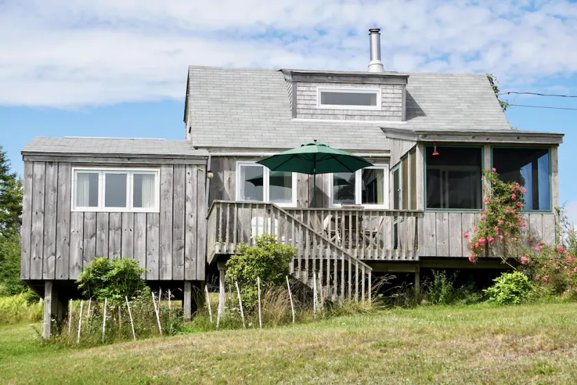 Writer's Retreat: Privacy within sight and sound of the sea - Image 1
