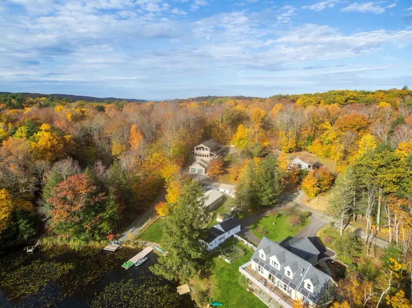 Babcock Lake Luxury Retreat: Direct Waterfront, Deck & Huge Game Room - Image 1