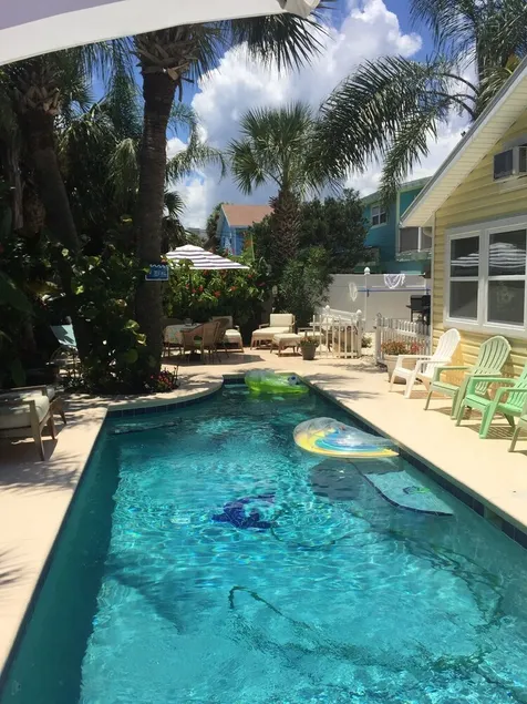 BAREFOOTIN \"OCEANVIEW DUPLEX MED VARMAD POOL - Image 1
