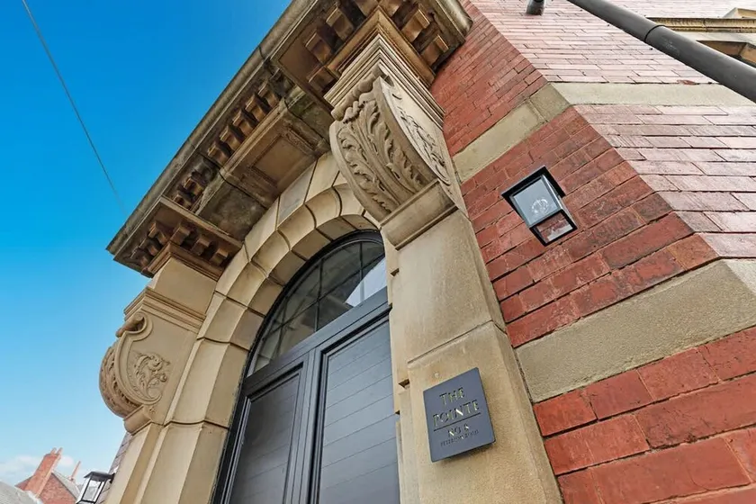 Perfect Booking 2 Bed Flat with Gym & Cinema - Image 1