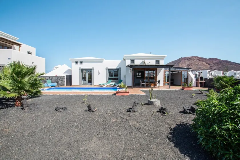 Belle maison de vacances \"Casa Violeta\" avec terrasses et piscine - Image 1