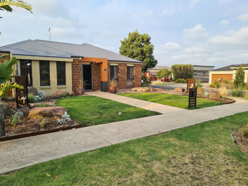 Carinya Beach House - Image 1