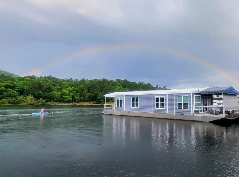•\tON LAKE OUACHITA!  Two Kings! Three Queens! No cleaning fee! - Image 1