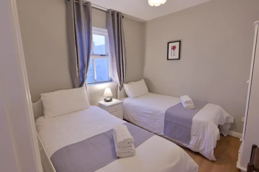 10minDriveCliffsOfMoher-Cozy2Br-Parking-WiFi - Image 1