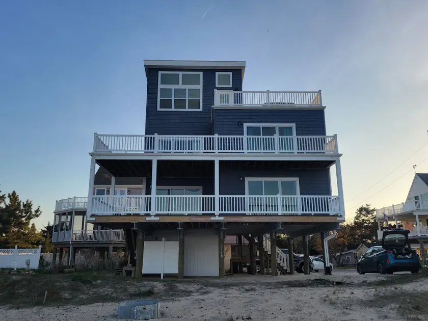 2-story house, 3-bedroom, 2 bath.  Hot tub and Sauna - extra fee - Image 1
