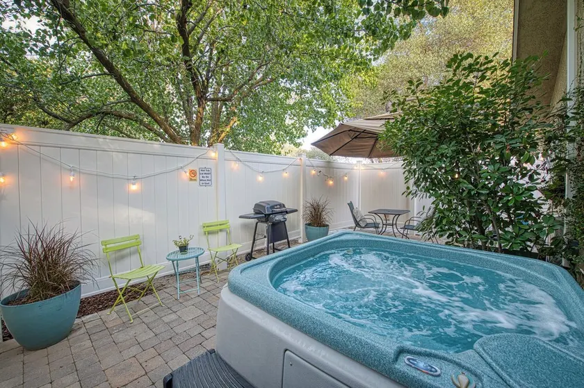 Acorn Cottage / Hot Tub / E V Charger/Yosemite Area - Image 1