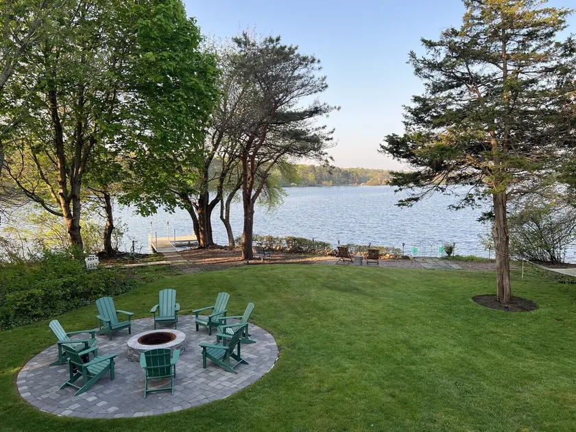 Waterfront  retreat on Wequaquet Lake. Kayaks included and close to Town/Beaches - Image 1