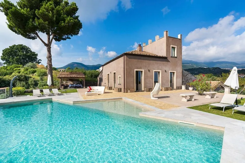 Villa Rossi - Five Bedroom Villa, Sleeps 10 - Image 1