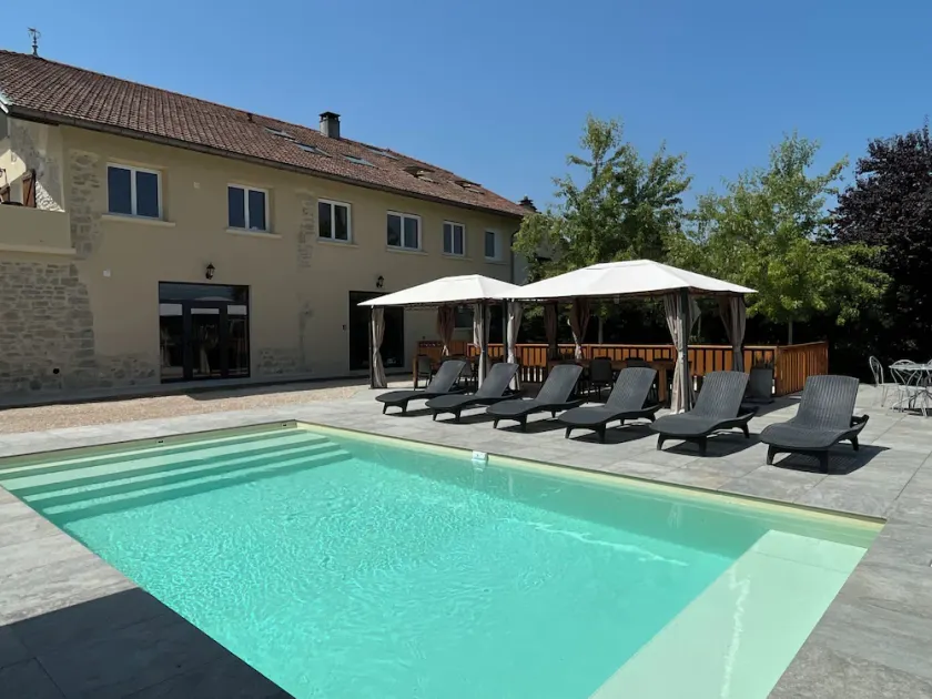 Large house with a pool for groups of friends and families, seminars. - Image 1