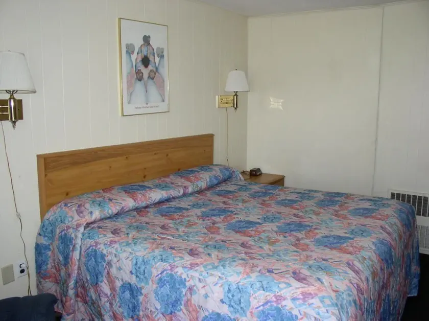 Budget Inn / 1 kingsize-seng er ikke-ryger - Image 1