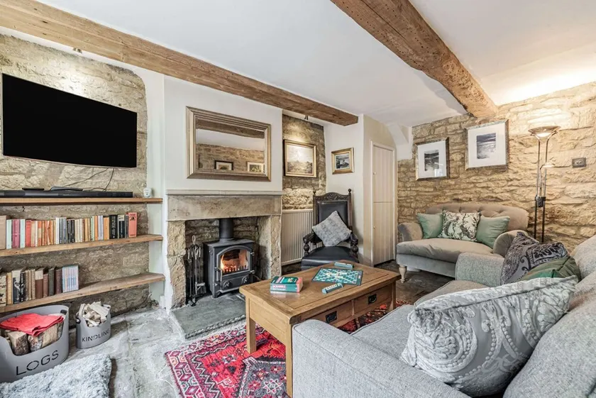 Two bedroom dog friendly holiday cottage in the Cotswolds - Keeley Cottage - Image 1