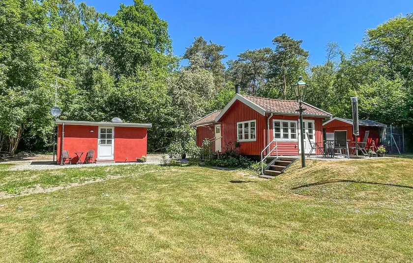 2 bedroom beautiful home in Rønne - Image 1