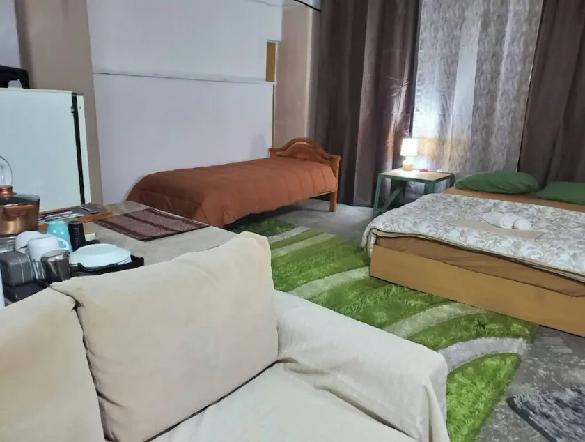 Family-friendly, 72sm Bedroom in Nikaia close to Metro St & Peiraeus Port - Image 1