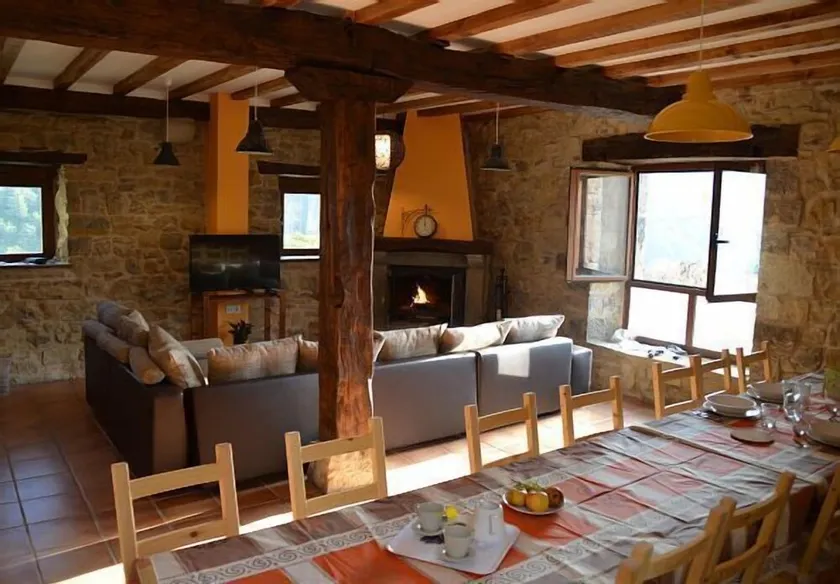 Self catering Etxegibel til 14 personer - Image 1
