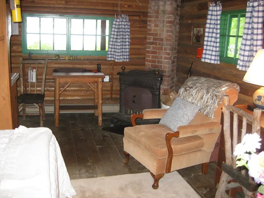 The Love Nest - a Cozy Lakefront Log Cabin - Image 1