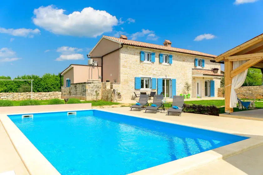 Indigenous Istrian modern stone villa SAN on a spacious property of 5500m2 - Image 1