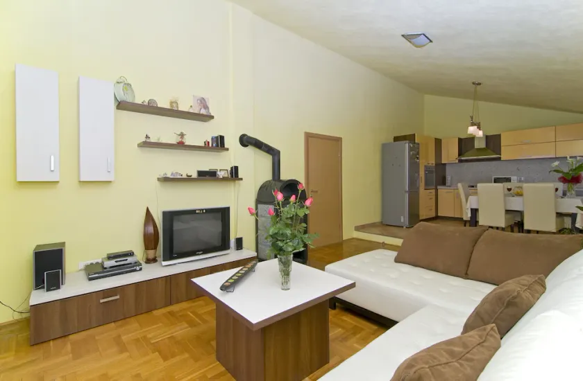 Ruhige und entspannende Wohnung mit Pool und Laube - Image 1