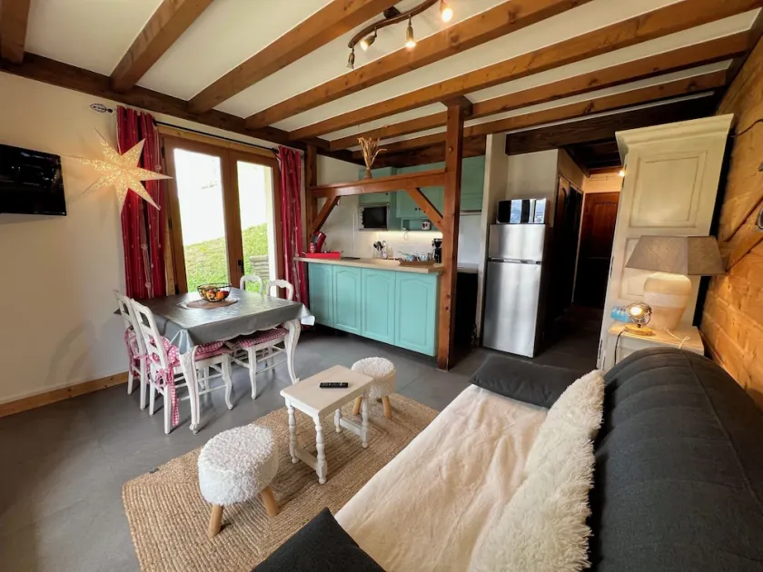 Spacious studio with terrace and mountain views - Image 1