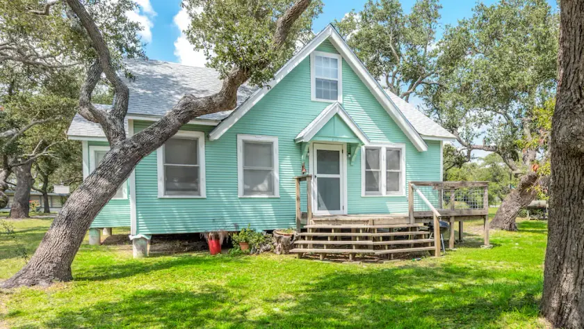 Updated Farm House on 1/2 Acre 1 Block From Aransas Bay - Image 1