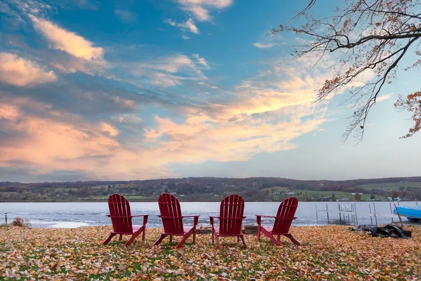 Charming Waneta Lake Front Cottage! KAYAKS! FLX Wine Country  - Image 1
