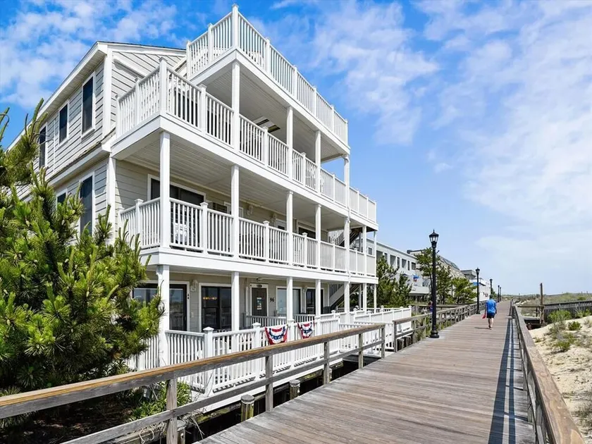 Oceanfront, 1br Pristine 1 Ba Condo, Relax ressourcez By The Sea. - Image 1