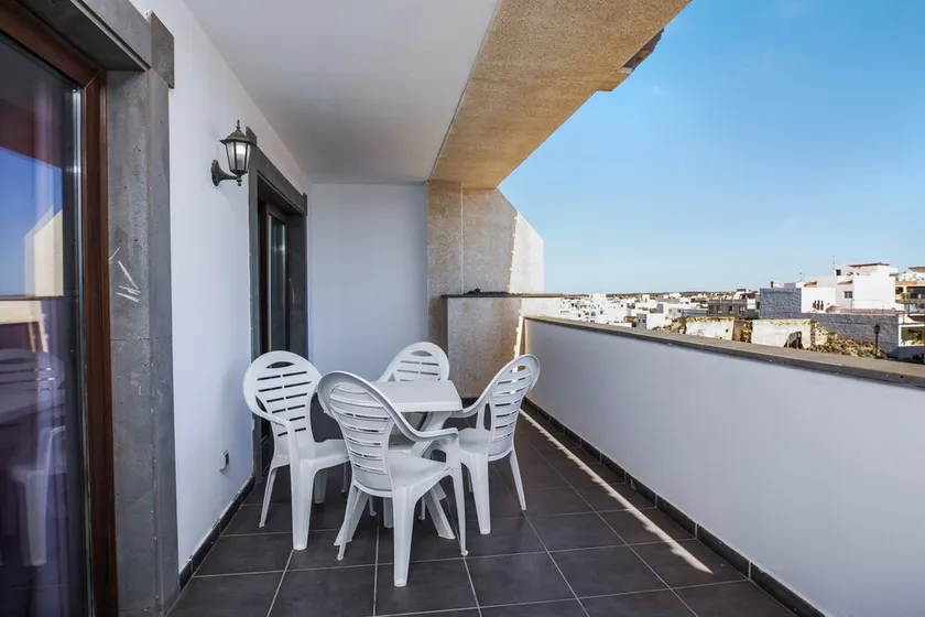 Light-Flooded Apartment “2 Dormitorios” with Terrace & Shared Pool - Image 1