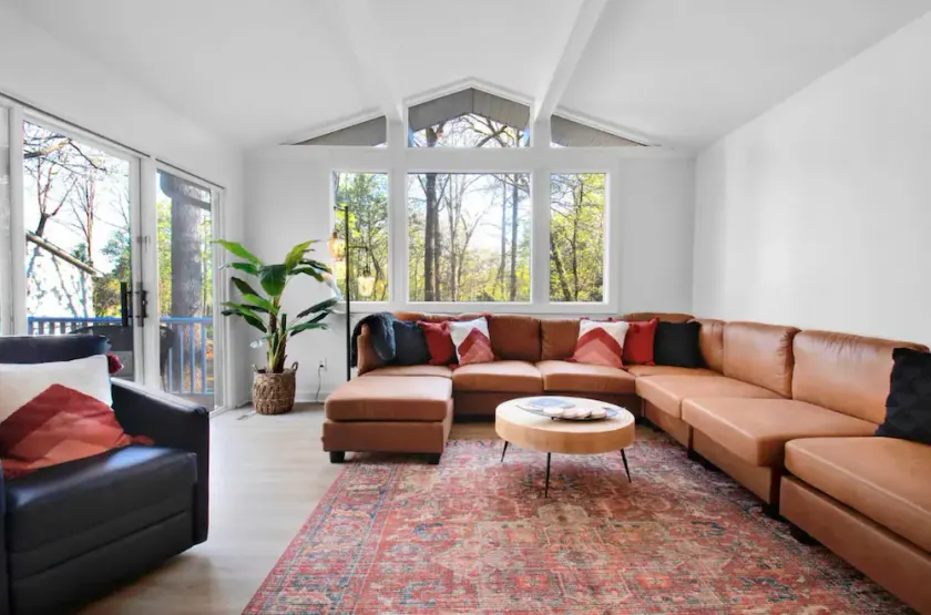 Cozy Retreat near Paris Mtn State Park Sleeps 12 - Image 1