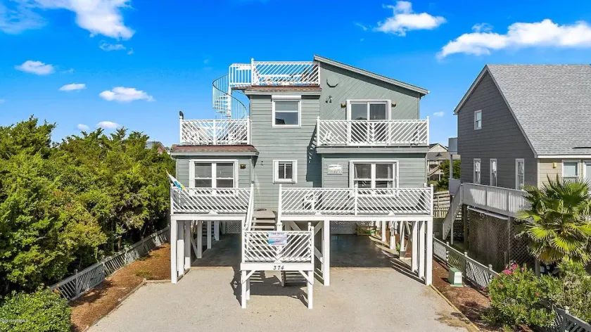 Second Row, 4 Bedroom/3 Bath Home w/ Private Pool and Dock. Sleeps 10 - Image 1