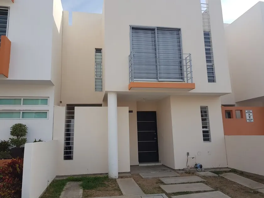 Beutiful house very well located, spacius and safe. - Image 1