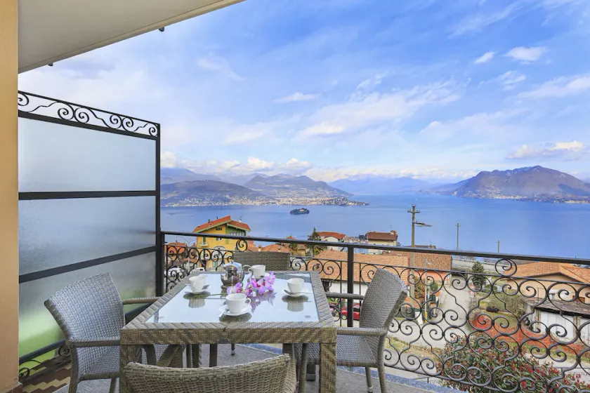 Lake View, Luxury Apartment in Someraro, Stresa - Apartment EAST - Image 1