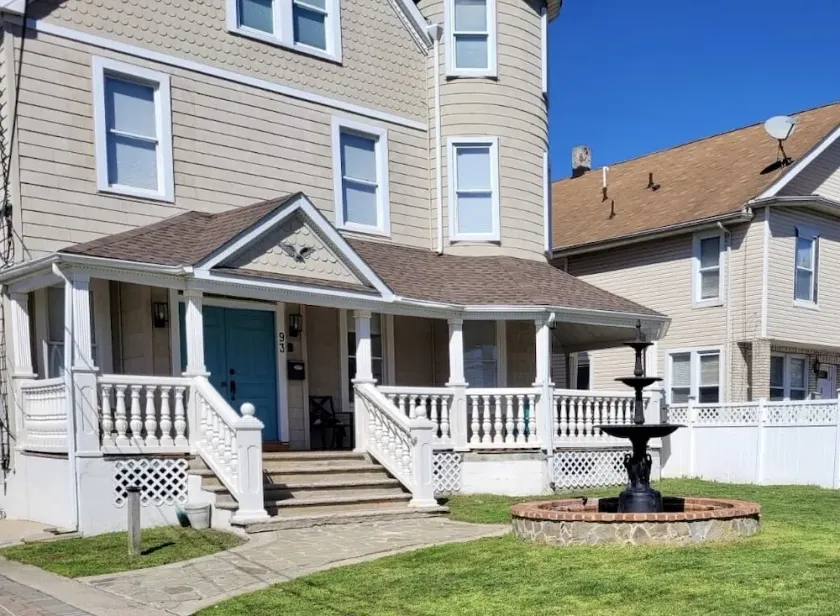 Beauty by the Sea - 7bd Charming House 5min Walk to Beach  - Pet Friendly - Image 1