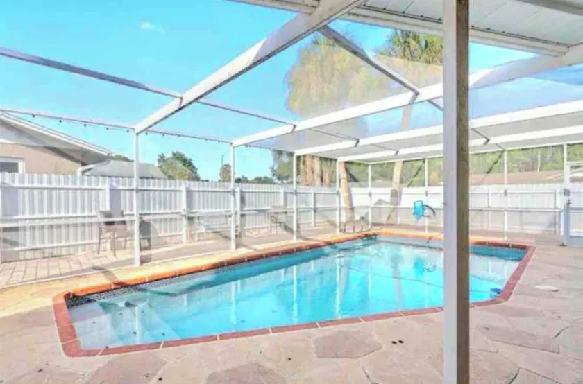 Tampa Home w BBQ patio pool /5 Beds /9 Guests - Image 1