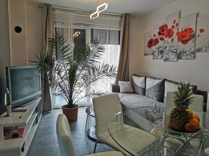 Luxurious 2-Bed Appartment in Mandre with pool - Image 1