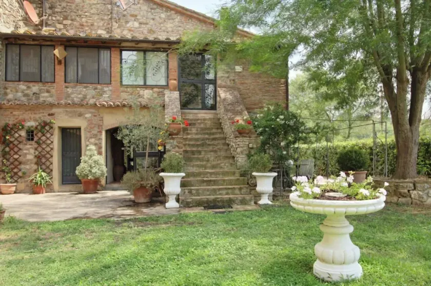 Reggia, in small medieval village characteristic apartment with fireplace - Image 1