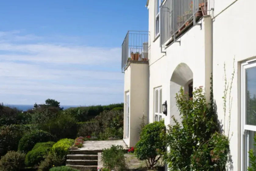 3 Linkside, Thurlestone, South Devon, family home close to the beach - Image 1