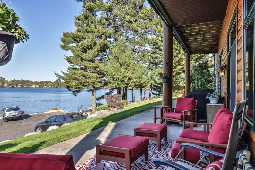 Minocqua Lake Condo! Walk 2 Downtown! Summer Weeks Open! Dock available! - Image 1