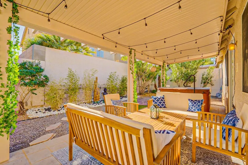 Charming, Cozy & Elegant Zen Retreat with Hot Tub - Image 1