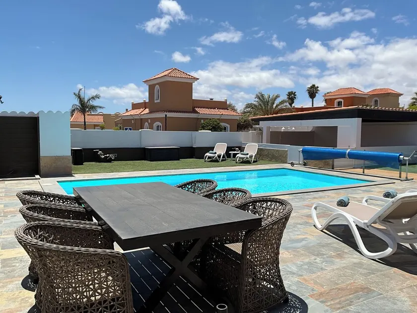 Villa Nodrog, 3 bäddar, obefläckat underhåll, stor privat saltvattenpool - Image 1