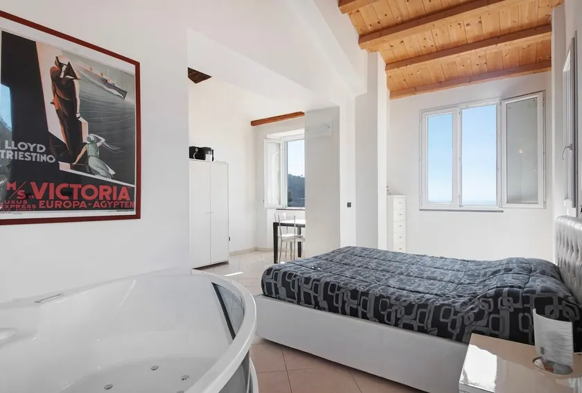 Studio \"Serra Monolocale\" with Terrace and Air Conditioning - Image 1