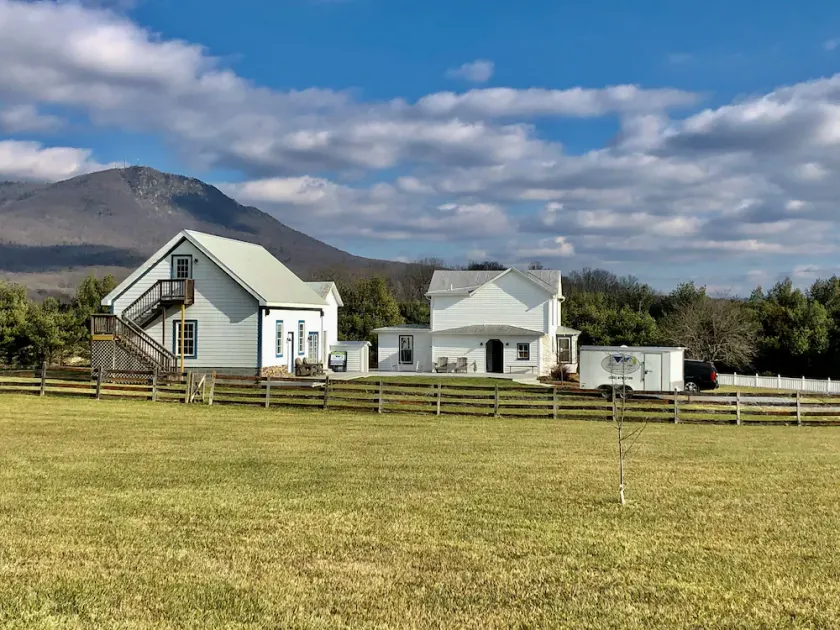 Charming Gingerbread House. Awesome mountain views near to SNP and Skyline Dr. - Image 1