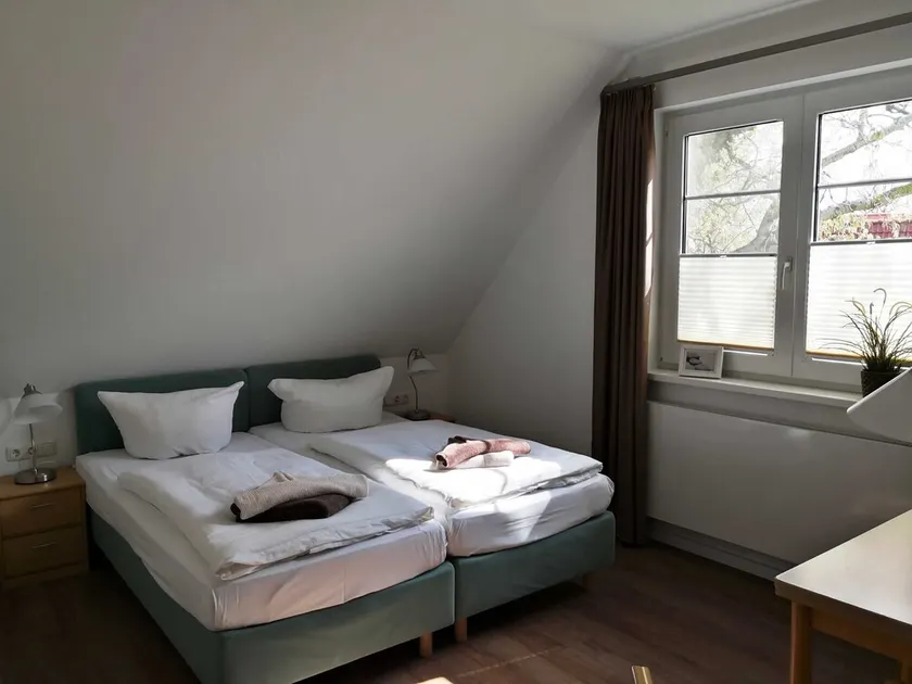 Double room 04 - Guesthouse & Strandhalle - Image 1