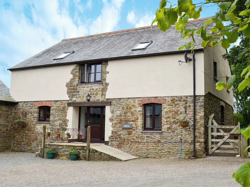 4 bedroom accommodation in Bradworthy, near Hartland - Image 1